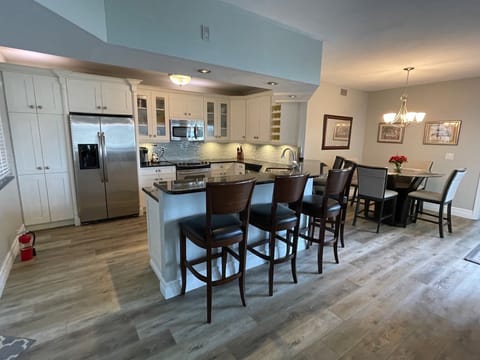 Kitchen & Dining Area