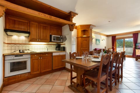 This property is spacious with an open plan fully equipped kitchen