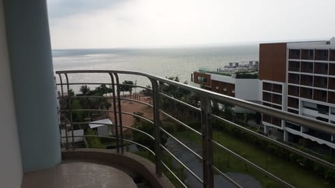 Great Value 2 bed, Beachfront Apartment 