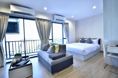 Beautiful Superior room in Ekkamai soi19