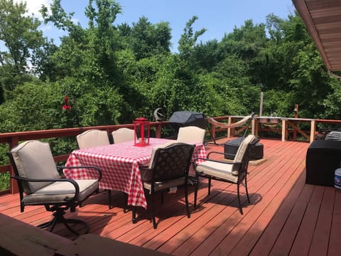 Gather round the patio table and enjoy your next meal in the beautiful outdoors!