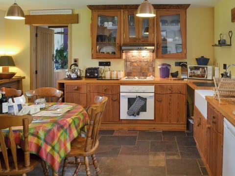 Well equipped kitchen | Hen Dy Goits, Bodorgan