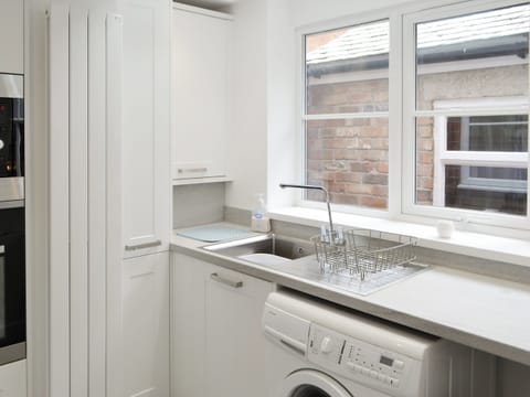 Well-equipped kitchen | Drovers, Morpeth