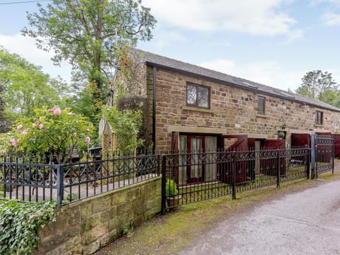 Exterior | The Gatehouse - The Chantry, Dronfield, near Chesterfield