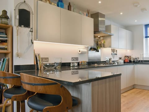 Well equipped kitchen with breakfast bar | The Light House, Fowey