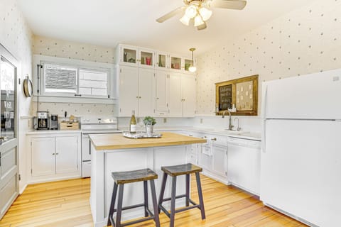 Kitchen | Blender | Toaster | Cooking Basics | Crockpot | Spices | Toaster