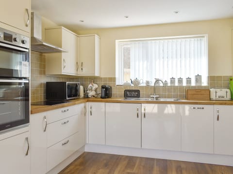 Fully appointed kitchen | Stars Cottage, Moreton, near Wareham