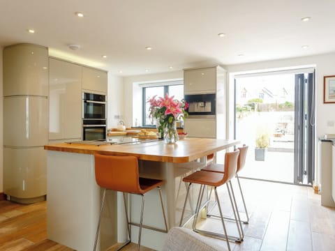 Fully equipped kitchen | Wrens Perch, Brixham