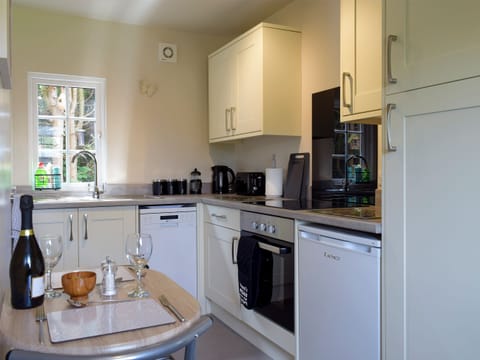 Kitchen and dining area | Walkers Lodge, Dormington, near Hereford