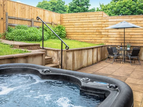 Hot tub | Bullions Farm Cottage, Consett