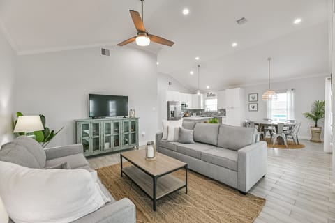 Welcome to ISLAND TIME !Open plan perfect for relaxing & family time .