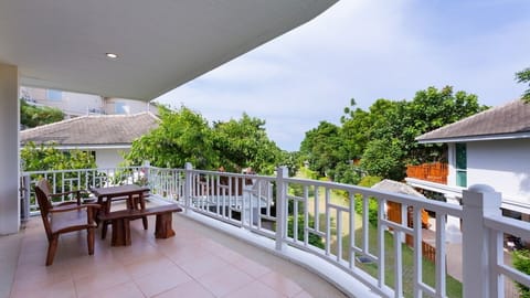 Baan PooLom HH_3Bedroom Apt Garden View