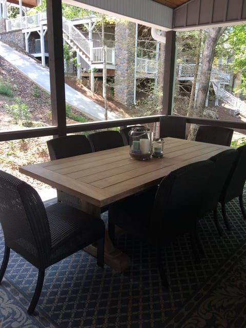 Main level outdoor dining 