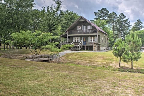 Guntersville Vacation Rental | 3BR | 2BA | 2,000 Sq Ft | Stairs Required