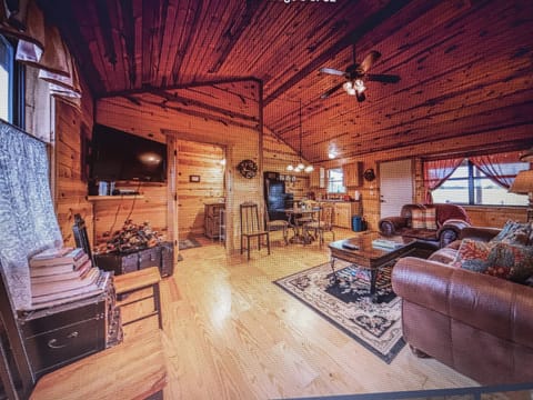 Flat screen TV & fully equipped kitchen w/pots, pans and dishes for 6 guests.