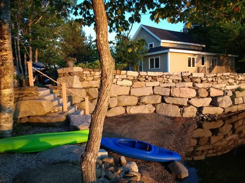 Lovely lakefront cottage with private beach and use of 2 canoes!