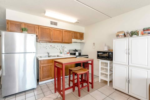 Whether you order in or enjoy a home cooked meal, our kitchen is packed with everything you might need to make the most of dinner time.