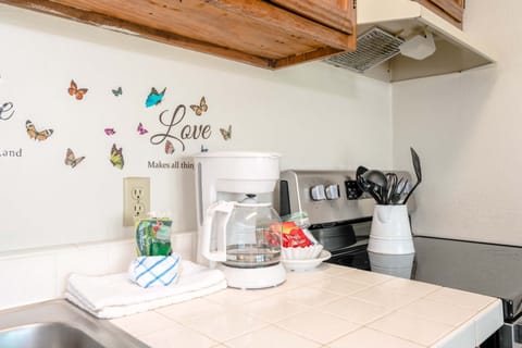 Your first cup of coffee is on us! We've set up a kitchen starter-kit for you.