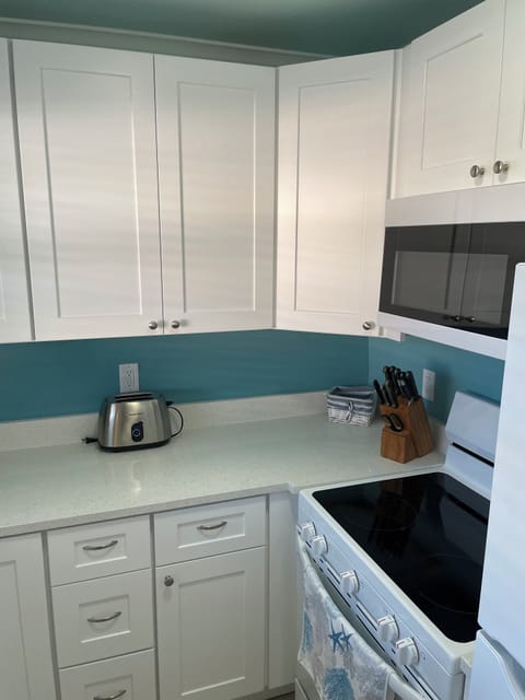 Brand new cabinets & appliances