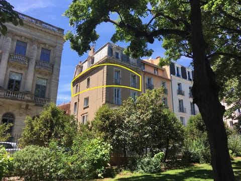 Large apartment overlooking the park.
