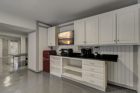 Snack Zone/Ping Pong