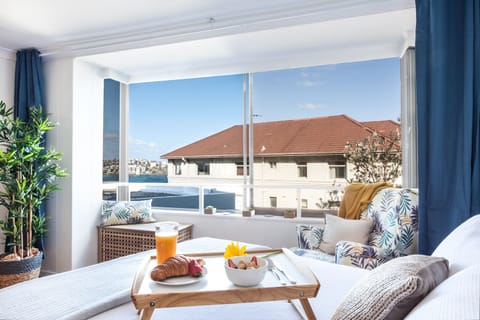 Bondi Beach Large Studio with Ocean View