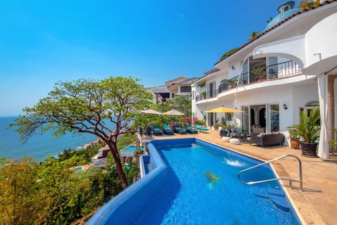 Large infinity pool
