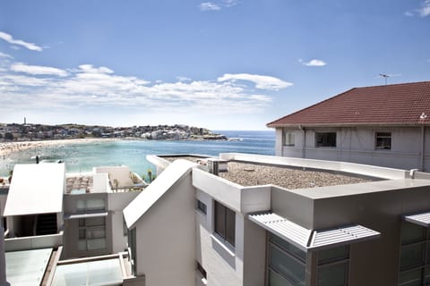 Bondi Beach Spacious Studio w Ocean View