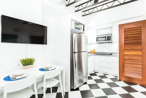 Cook &amp; Dine while enjoying some tv!