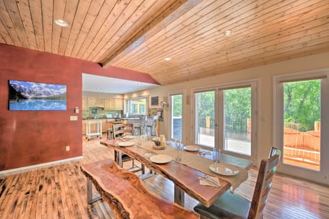 Dining Table | Dishware Provided | Main Level