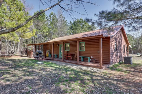 Broken Bow Vacation Rental | 3BR | 2BA | 1,100 Sq Ft | Steps Required