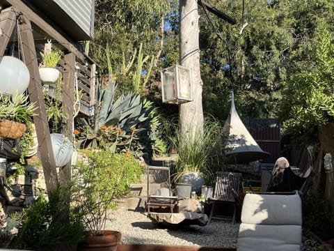 Communal hot tub & fire pit area
