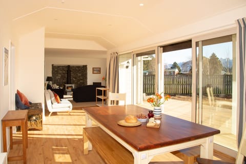 Open plan dining & living