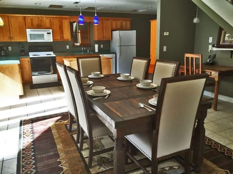 RCC-dining-table-kitchen