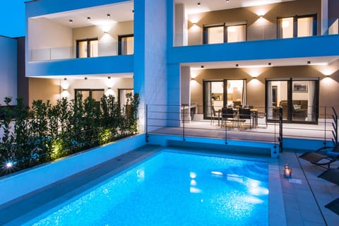 Swimming pool by night, terraces by night.