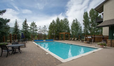 Pergola and firepit around pool