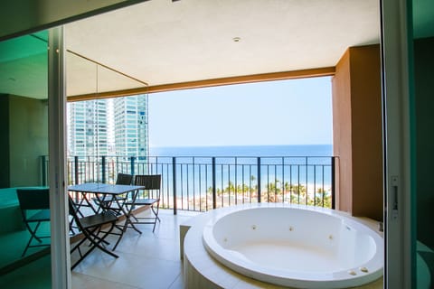 Jacuzzi on the private balcony