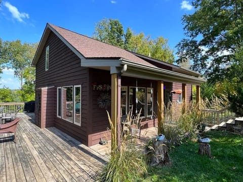 Welcome to Woodview Lodge! Nestled among the woods with a view of the river.