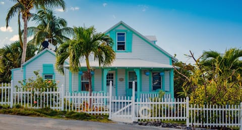 Palm Cottage - A quaint, historic family home built in 1920.