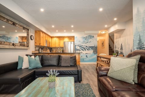 Welcome to 37 Valhalla! Where comfort and mountain charm await.