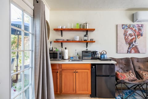 Everything you need to fix yourself a quick meal.