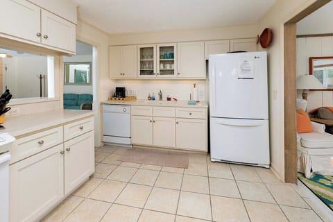 2204 Ocean Road - Kitchen