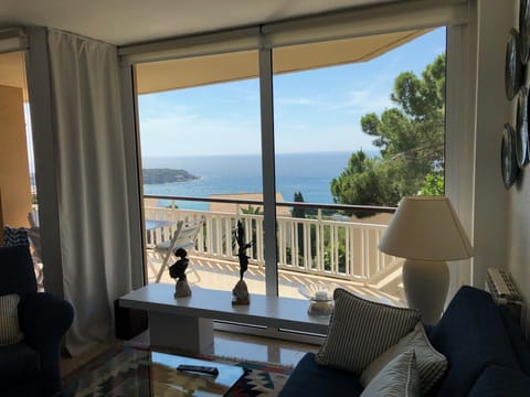 3 bedroom apartment with spectacular views, 200 meters from Sant Pol beach