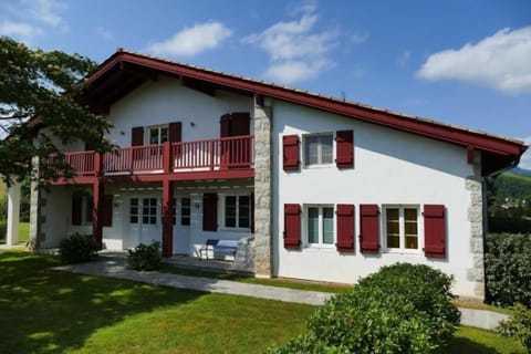 External view of the building. BaskoParadis