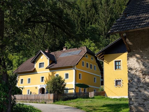 Biobauernhof Brunner - Brunner holiday apartment "Im Hühnerhotel" Farm Stay in Carinthia, Austria