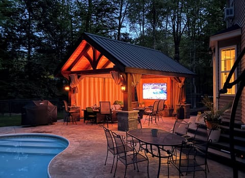 Outdoor Pavilion with 85 inch Samsung TV