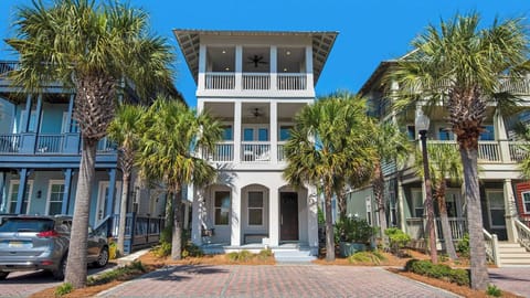 Royal Seaview: Front view