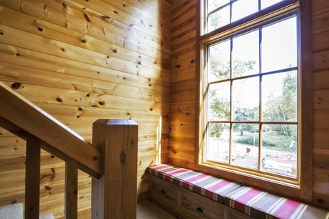 SITTING AREA AND LANDING TO THE 3RD LEVEL. GREAT PLACE TO READ A BOOK. 