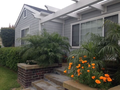 Kid friendly house 6 blocks from the beach
