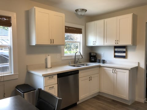 Kitchen- fully stocked!